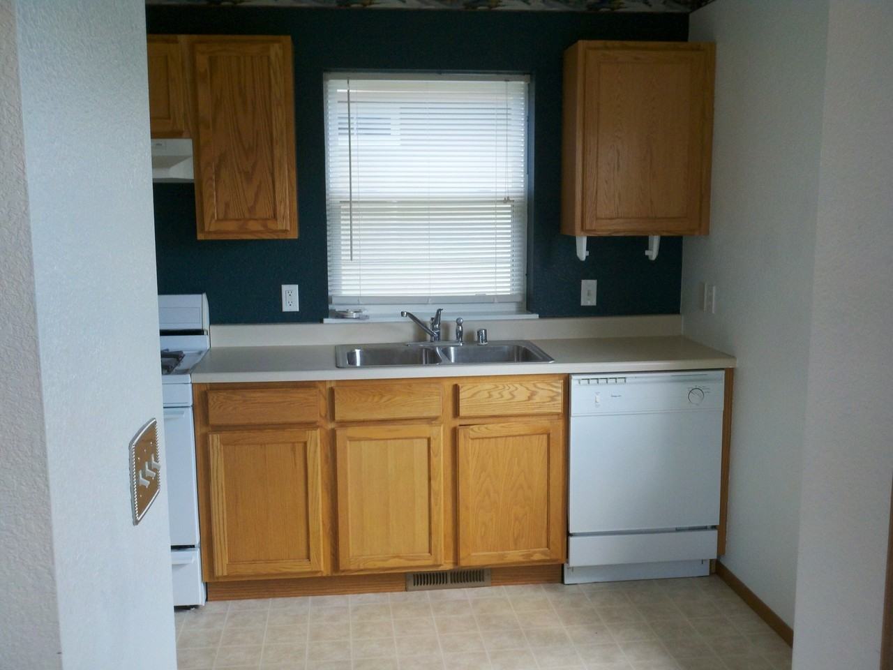 4700 Canyon Creek Blvd - Photo 4 of 10