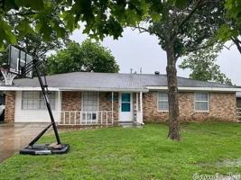 featured image of 203 Lynn Ln
