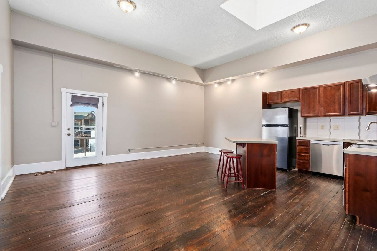 4120 Main St - Photo 2 of 13