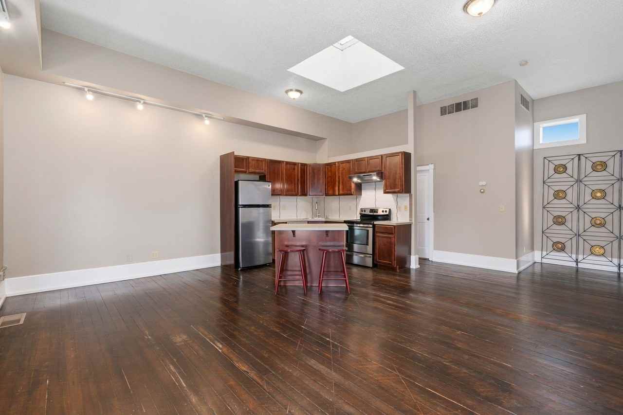 4120 Main St - Photo 3 of 13