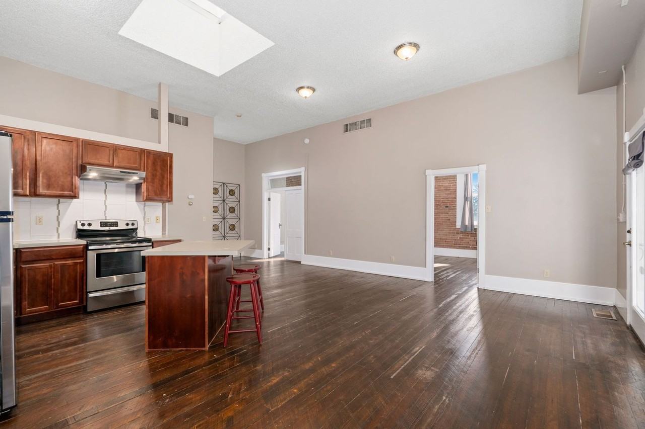 4120 Main St - Photo 4 of 13