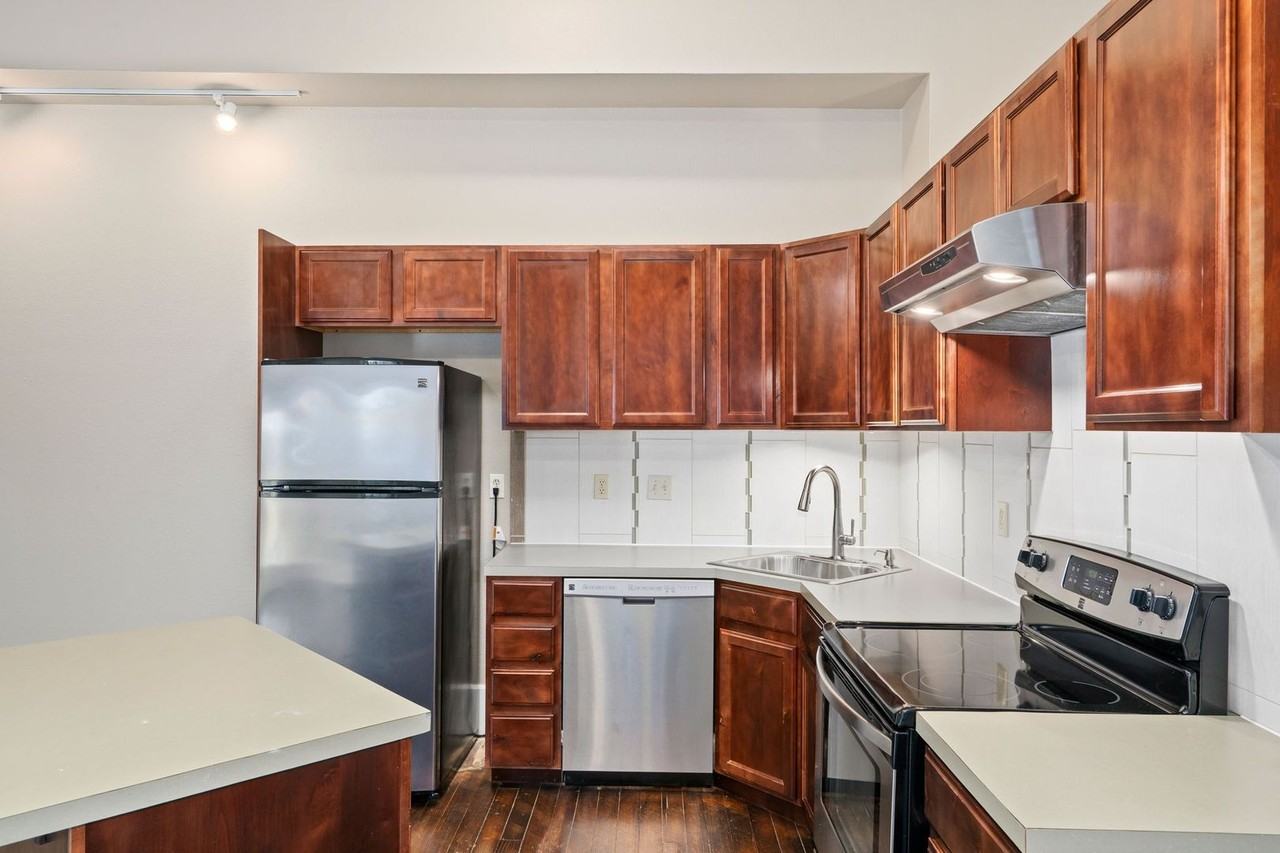 4120 Main St - Photo 5 of 13