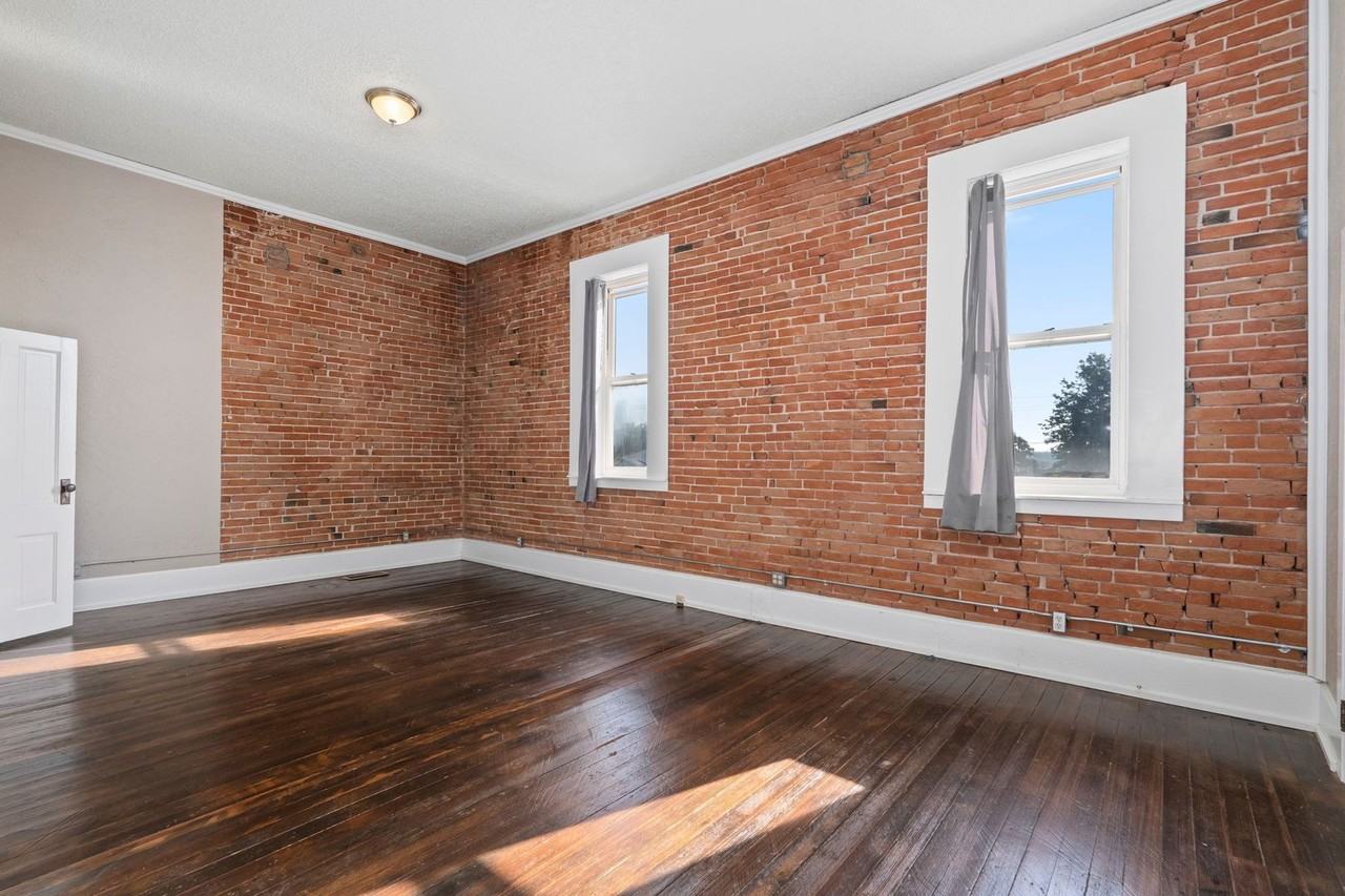 4120 Main St - Photo 6 of 13