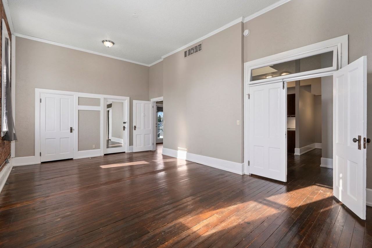 4120 Main St - Photo 7 of 13