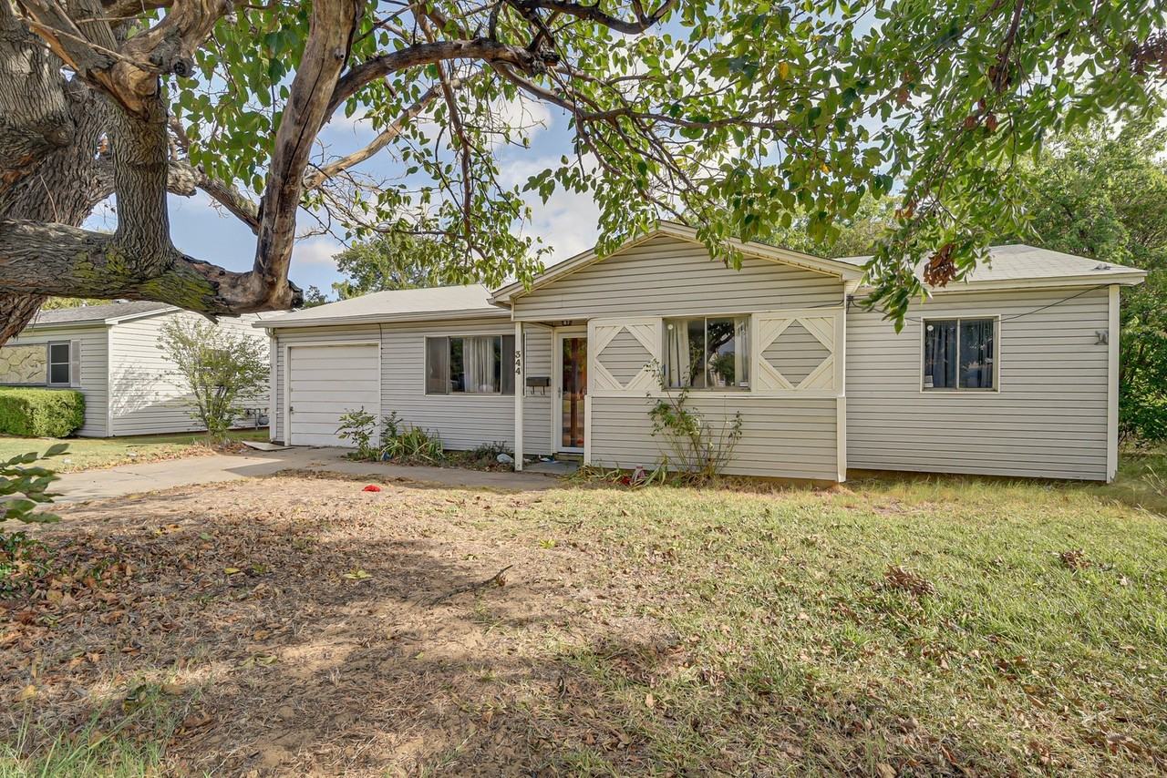 344 Nw Renfro St - Photo 2 of 19