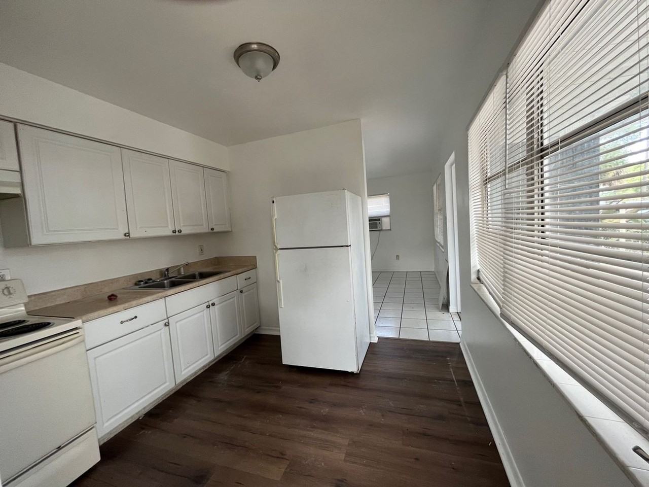 2821 Pershing Ave - Photo 7 of 18