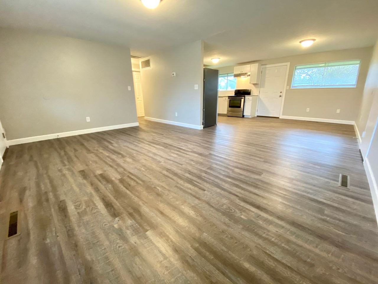 4421 Grayson St - Photo 3 of 18