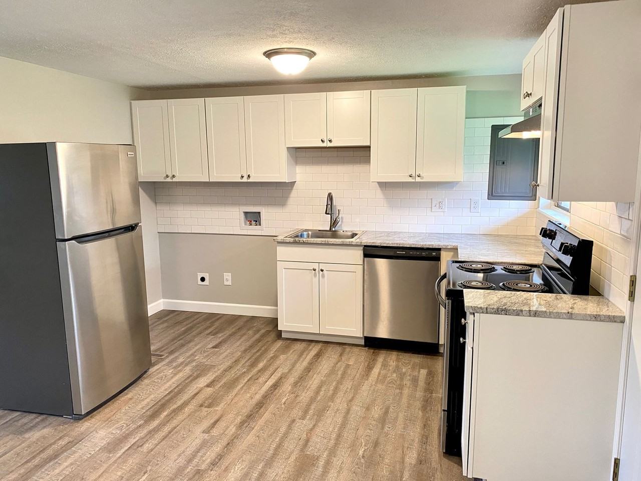 4421 Grayson St - Photo 5 of 18