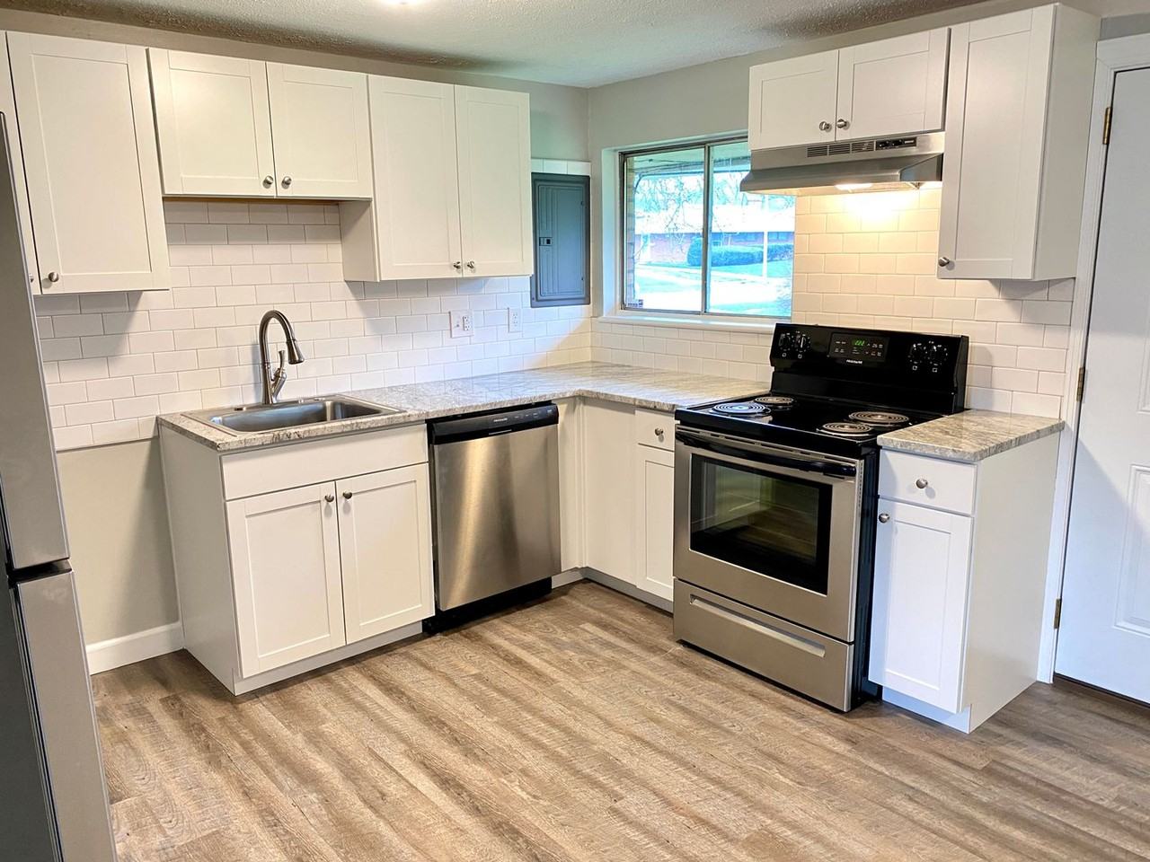 4421 Grayson St - Photo 6 of 18