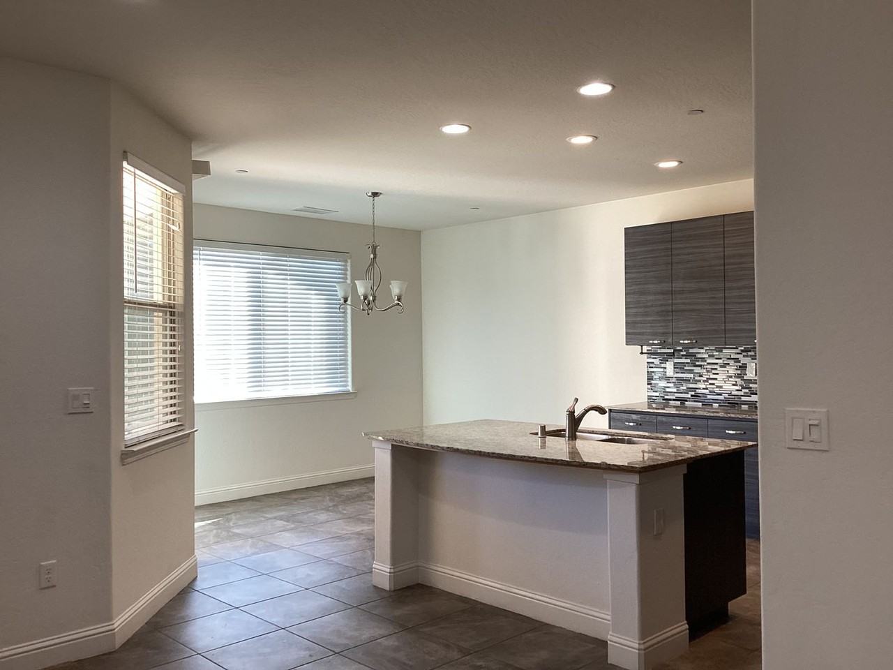 814 S Bliss Ave - Photo 3 of 17