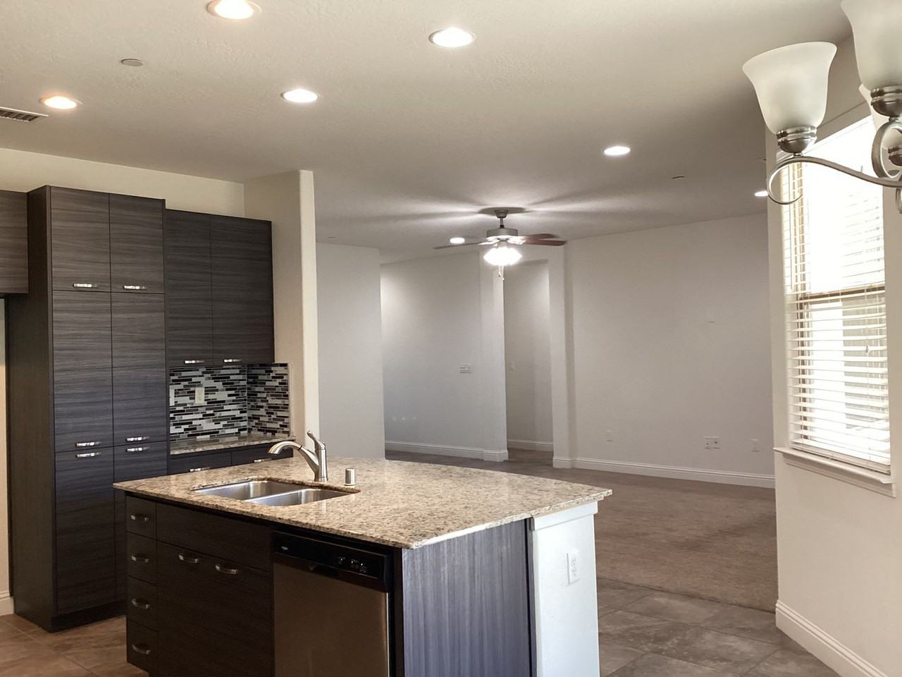 814 S Bliss Ave - Photo 4 of 17