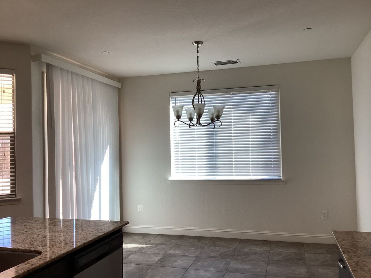 814 S Bliss Ave - Photo 5 of 17