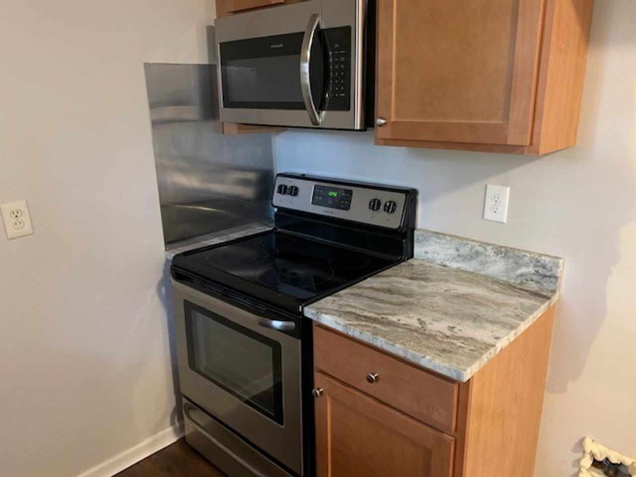 320 S Hawthorne St - Photo 6 of 14
