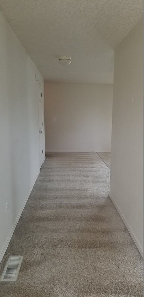 618 S Harborview St - Photo 3 of 12