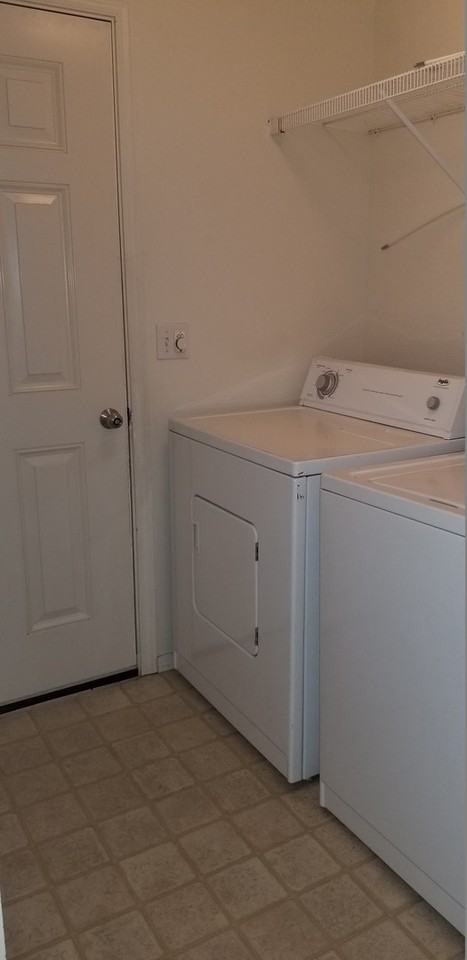 618 S Harborview St - Photo 7 of 12