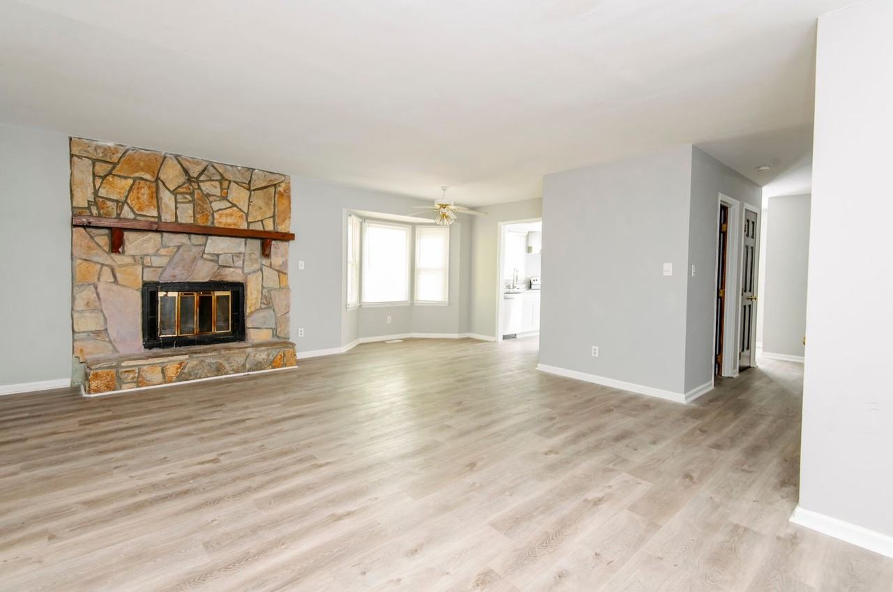 5628 Thea Ln - Photo 5 of 15