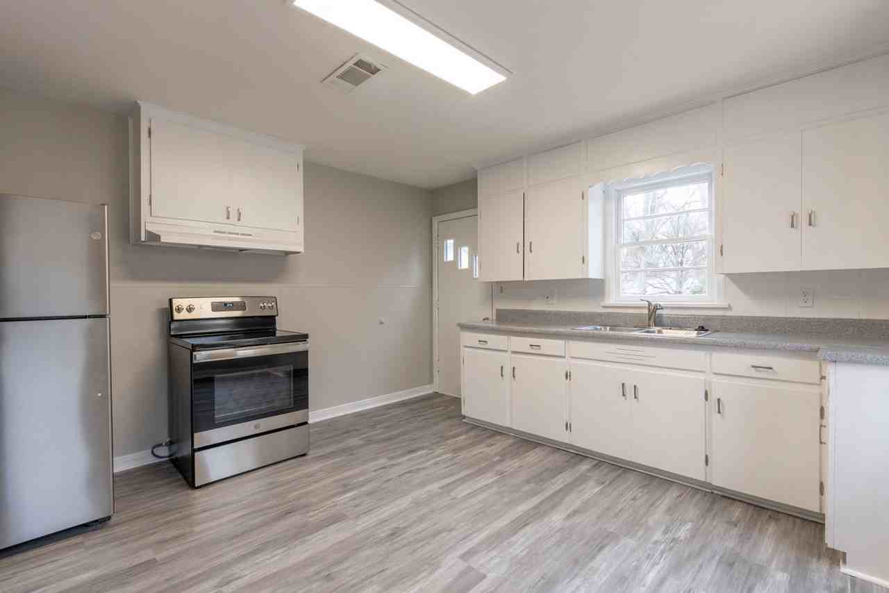 318 E Ash St - Photo 3 of 29