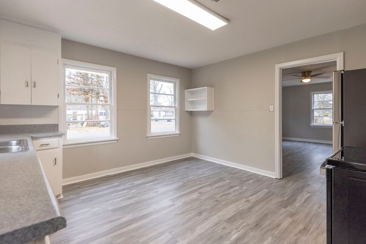 318 E Ash St - Photo 4 of 29
