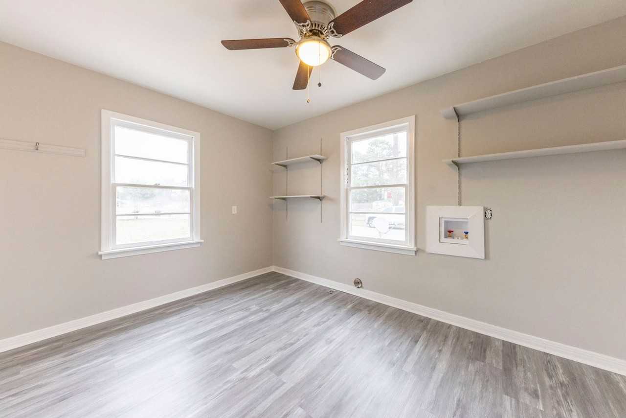 318 E Ash St - Photo 5 of 29