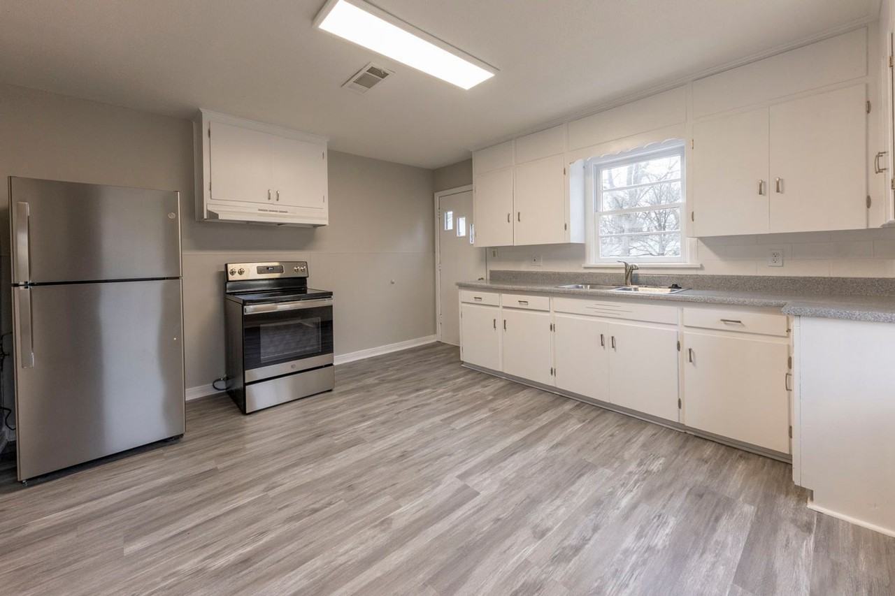 318 E Ash St - Photo 6 of 29