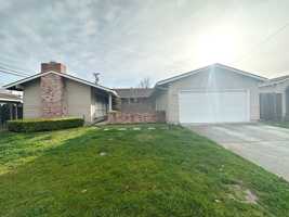 featured image of 10386 Plum Tree Ln