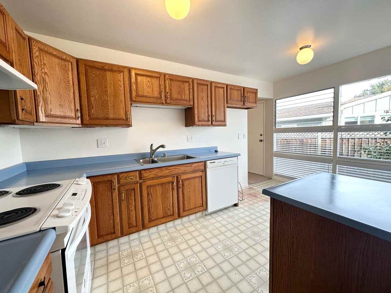 10386 Plum Tree Ln - Photo 5 of 12