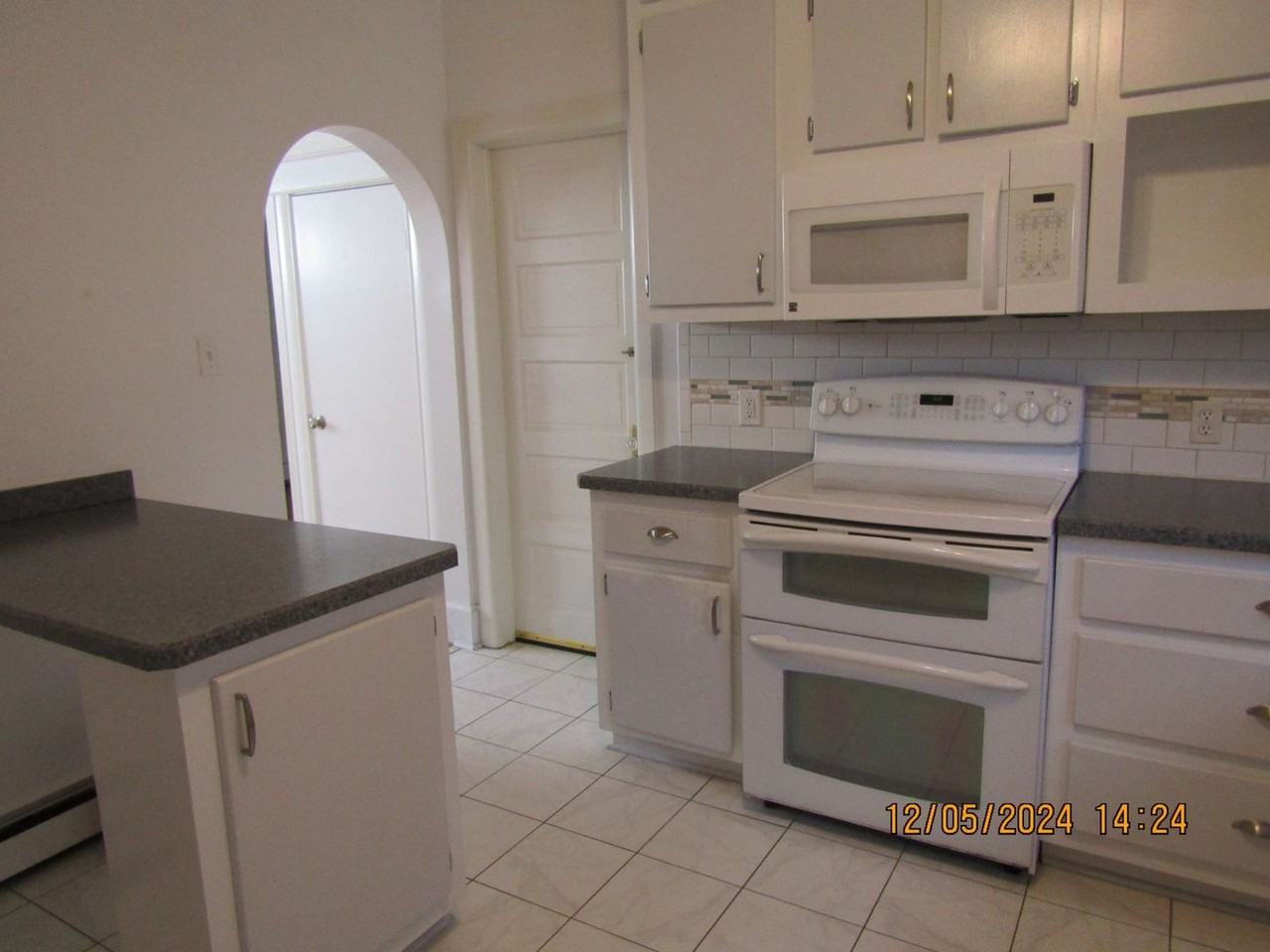 4410 Newport Ave - Photo 4 of 27