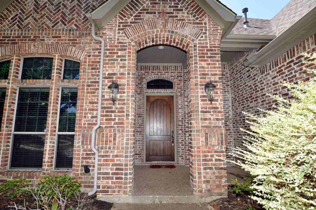 7800 Forest Hills Ct - Photo 3 of 33