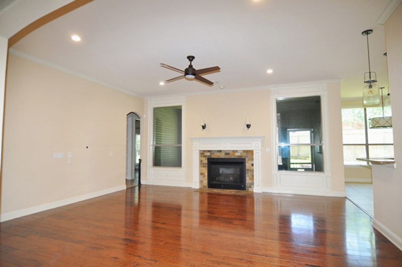 7800 Forest Hills Ct - Photo 7 of 33