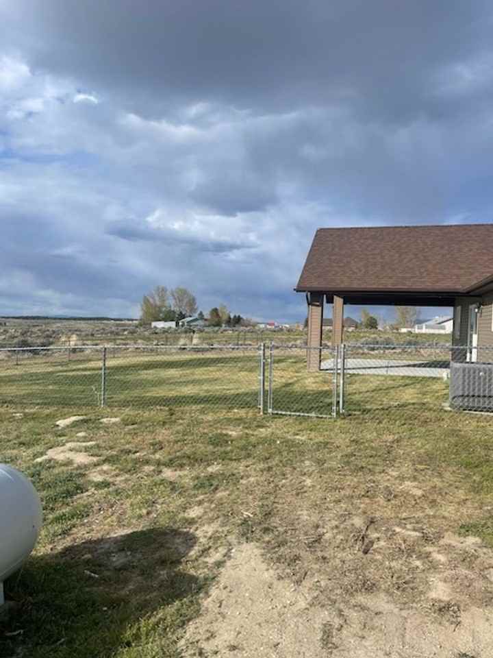 735 Thistle Dr - Photo 4 of 17