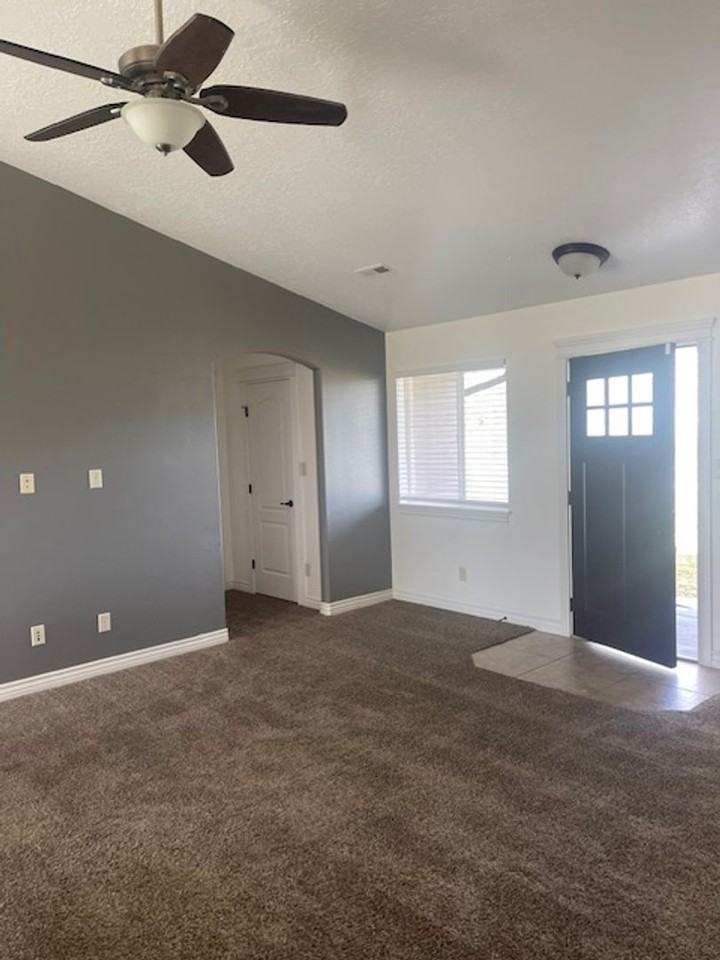 735 Thistle Dr - Photo 5 of 17