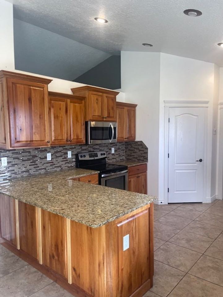735 Thistle Dr - Photo 6 of 17