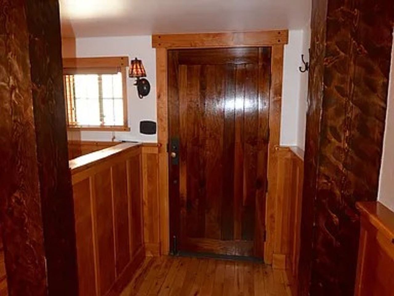 330 College Dr - Photo 3 of 27