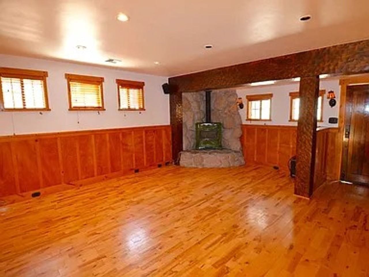 330 College Dr - Photo 5 of 27