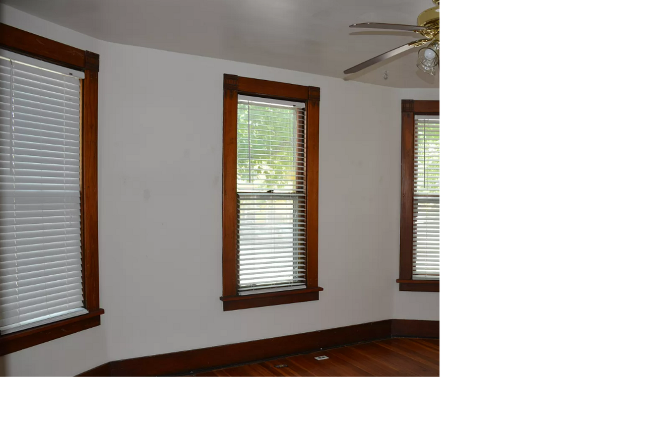 300 W 14th St - Photo 2 of 6