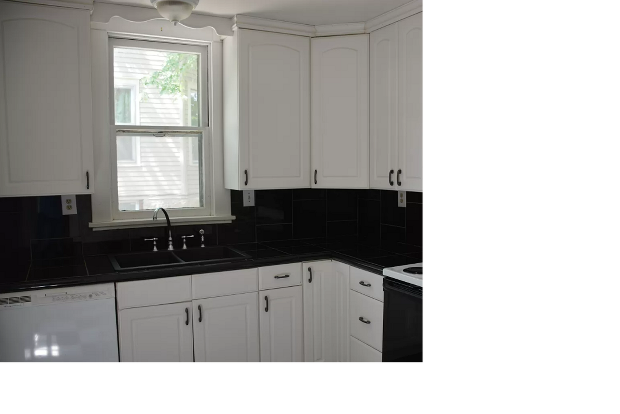 300 W 14th St - Photo 4 of 6