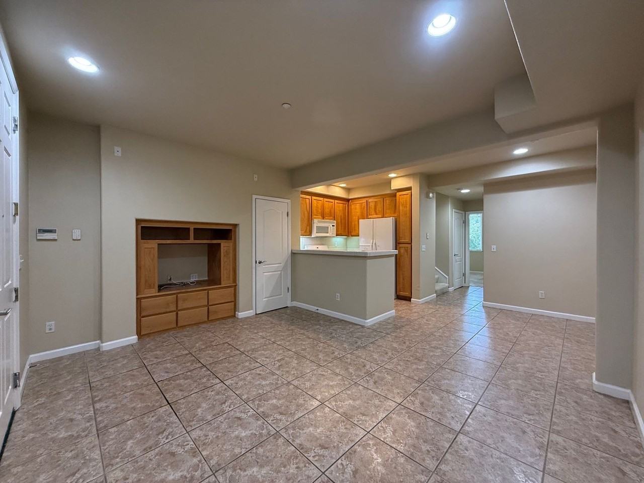 1463 Tucker St - Photo 3 of 14