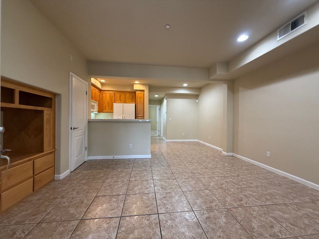 1463 Tucker St - Photo 4 of 14