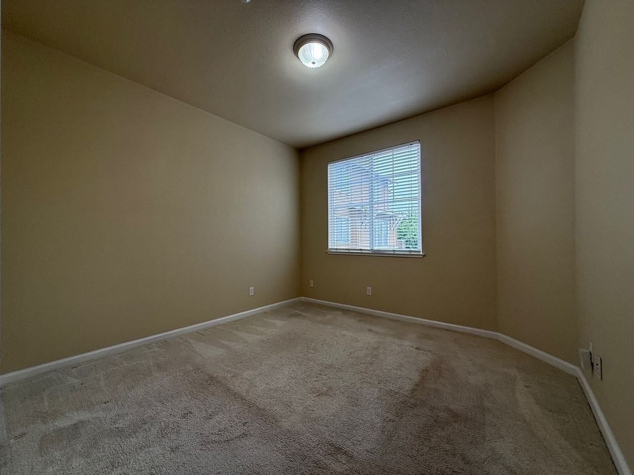 1463 Tucker St - Photo 7 of 14