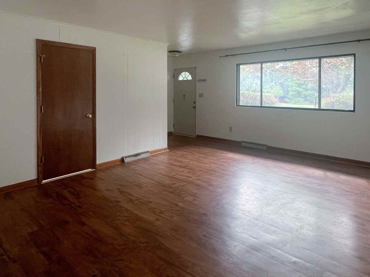2634 N Salisbury St - Photo 3 of 12