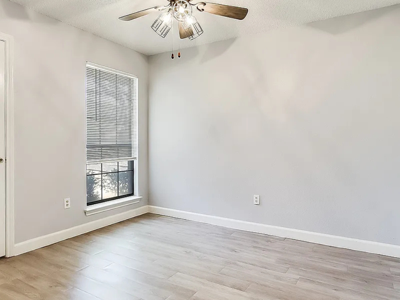 2318 Kingsford Ct - Photo 5 of 5
