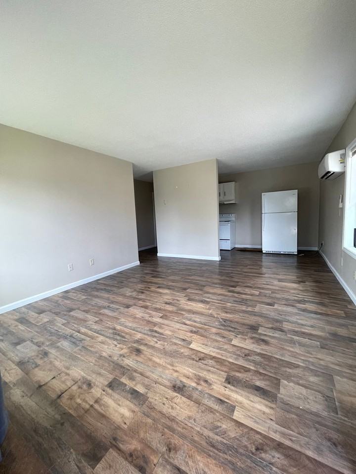 651 E College St #A - Photo 5 of 8