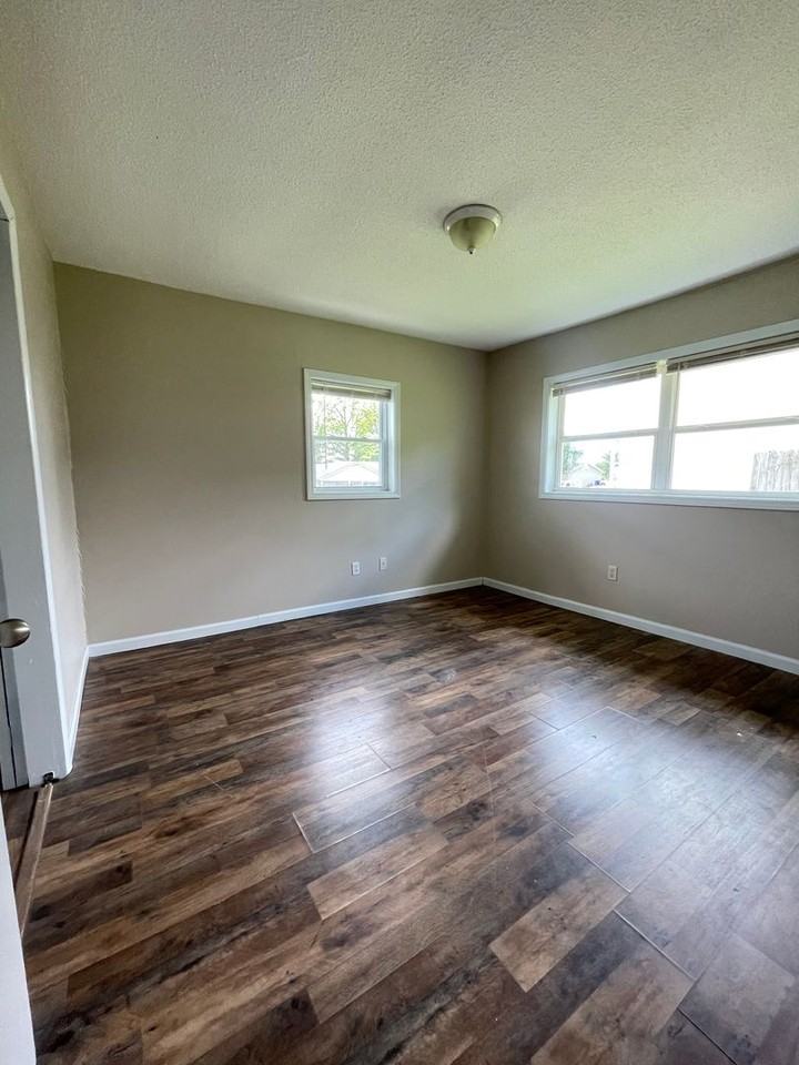 651 E College St #A - Photo 7 of 8