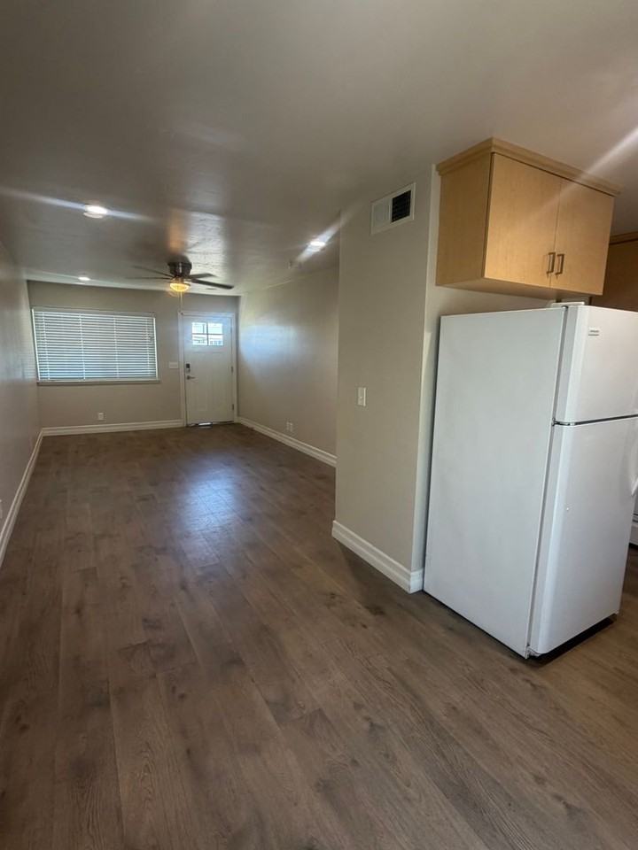 578 N Brown St - Photo 2 of 16