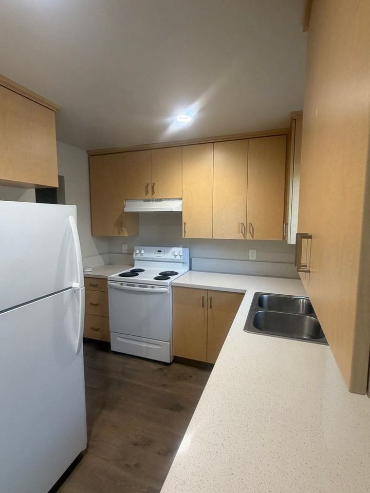 578 N Brown St - Photo 7 of 16