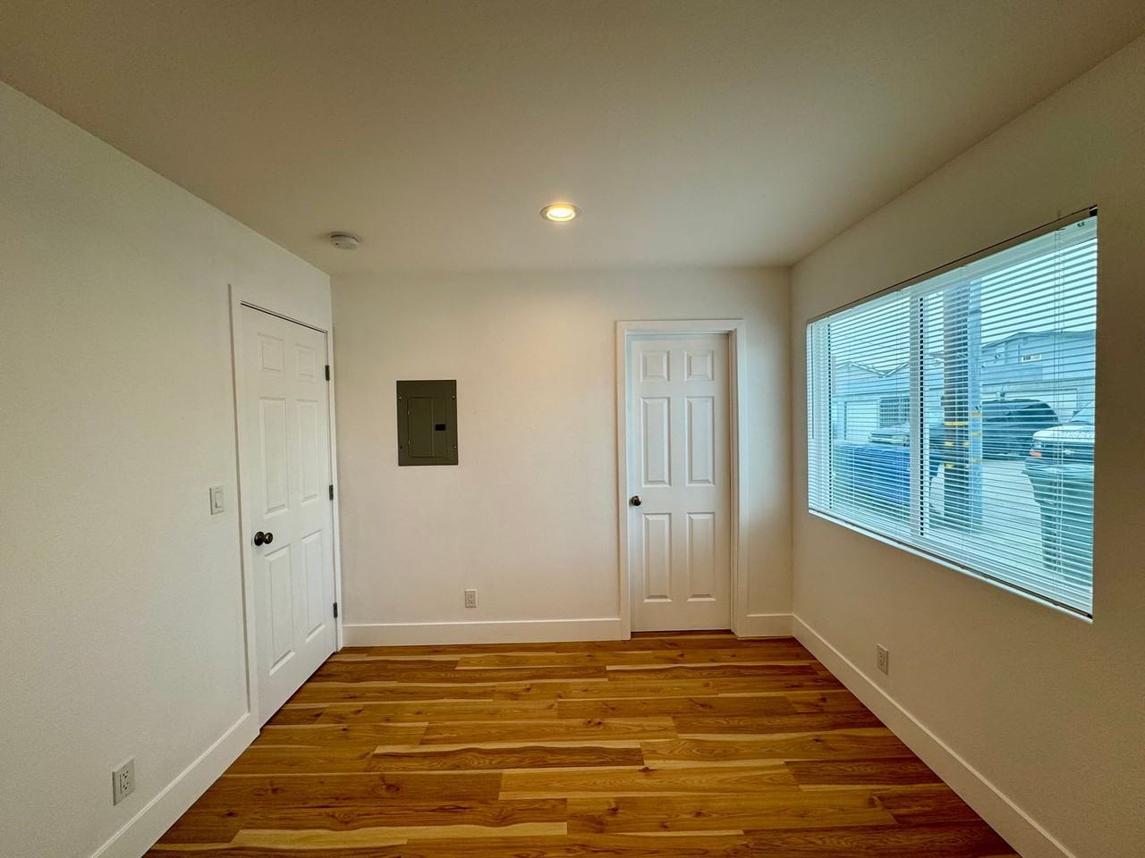 3957 Howard Ave - Photo 5 of 16