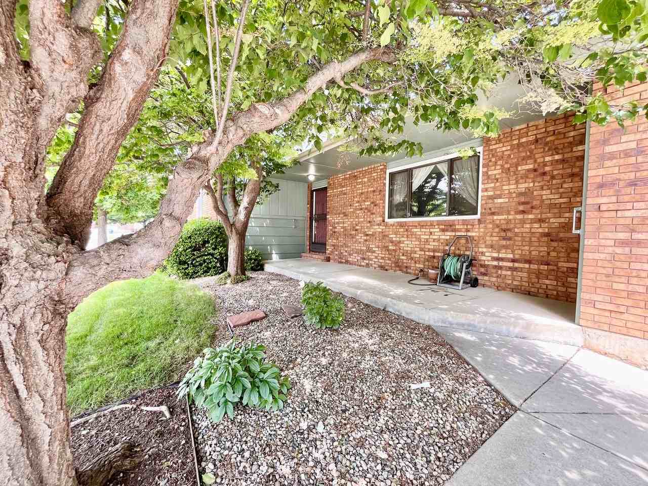 1017 S Redbud Dr - Photo 3 of 35