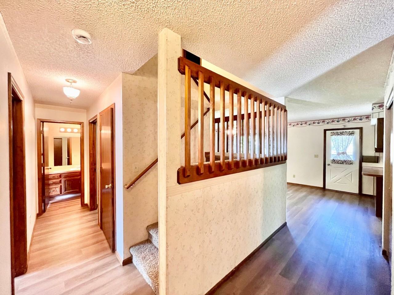 1017 S Redbud Dr - Photo 5 of 35