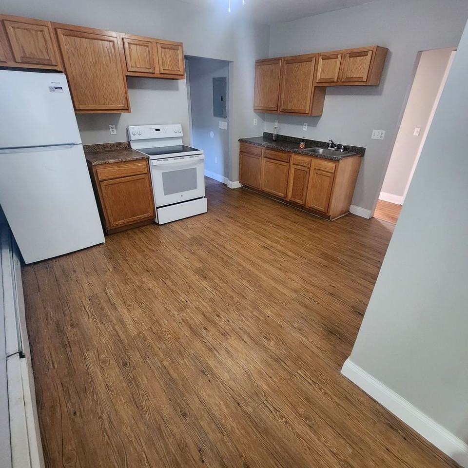 33 Zion St - Photo 3 of 12
