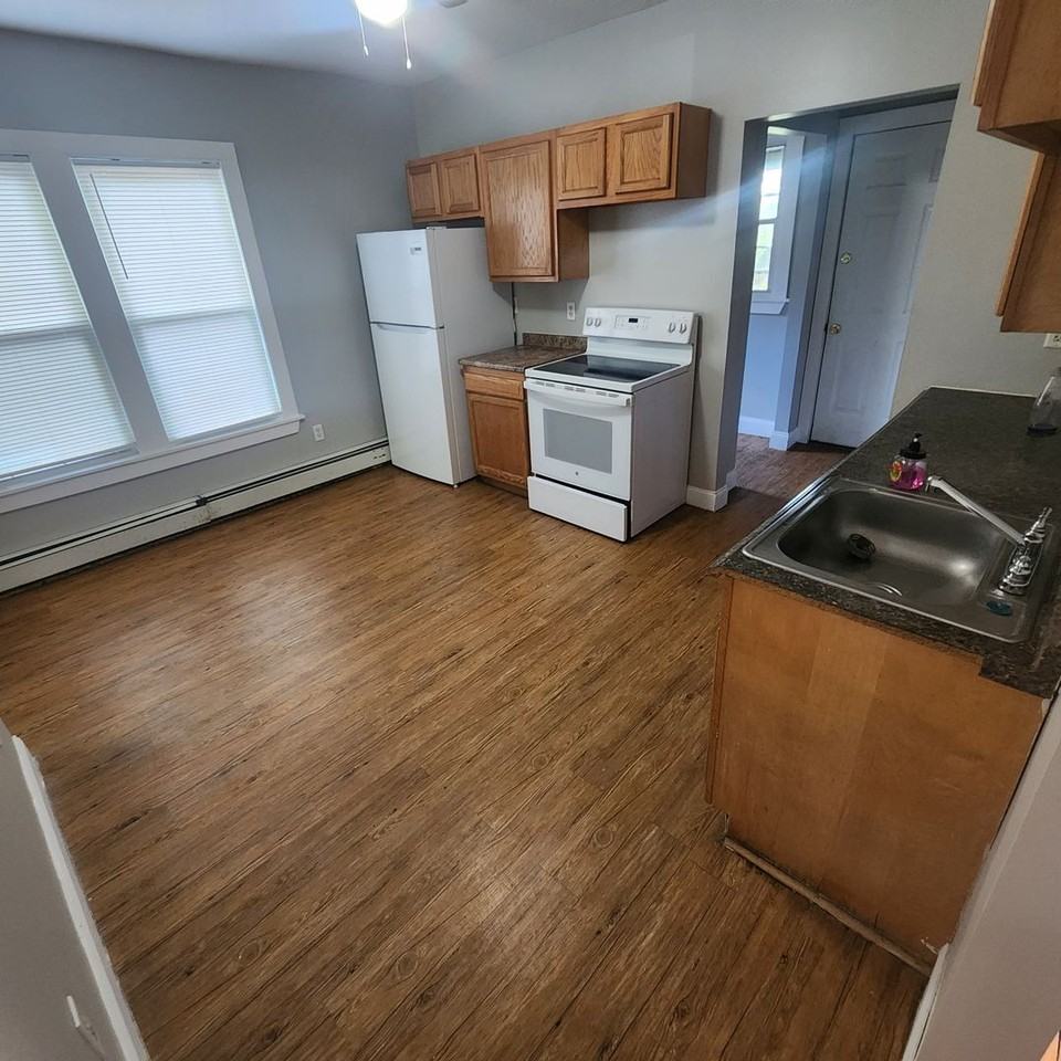 33 Zion St - Photo 4 of 12